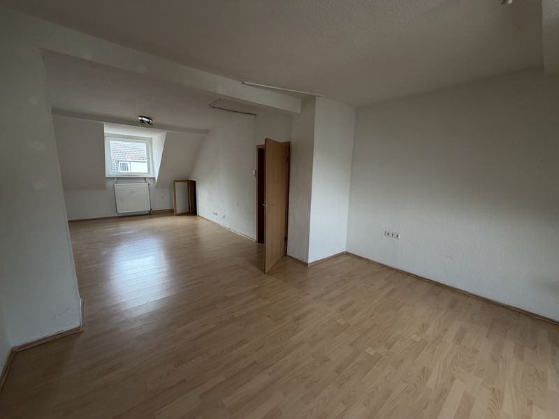 riesige Wohnung über 2 Etagen im DG